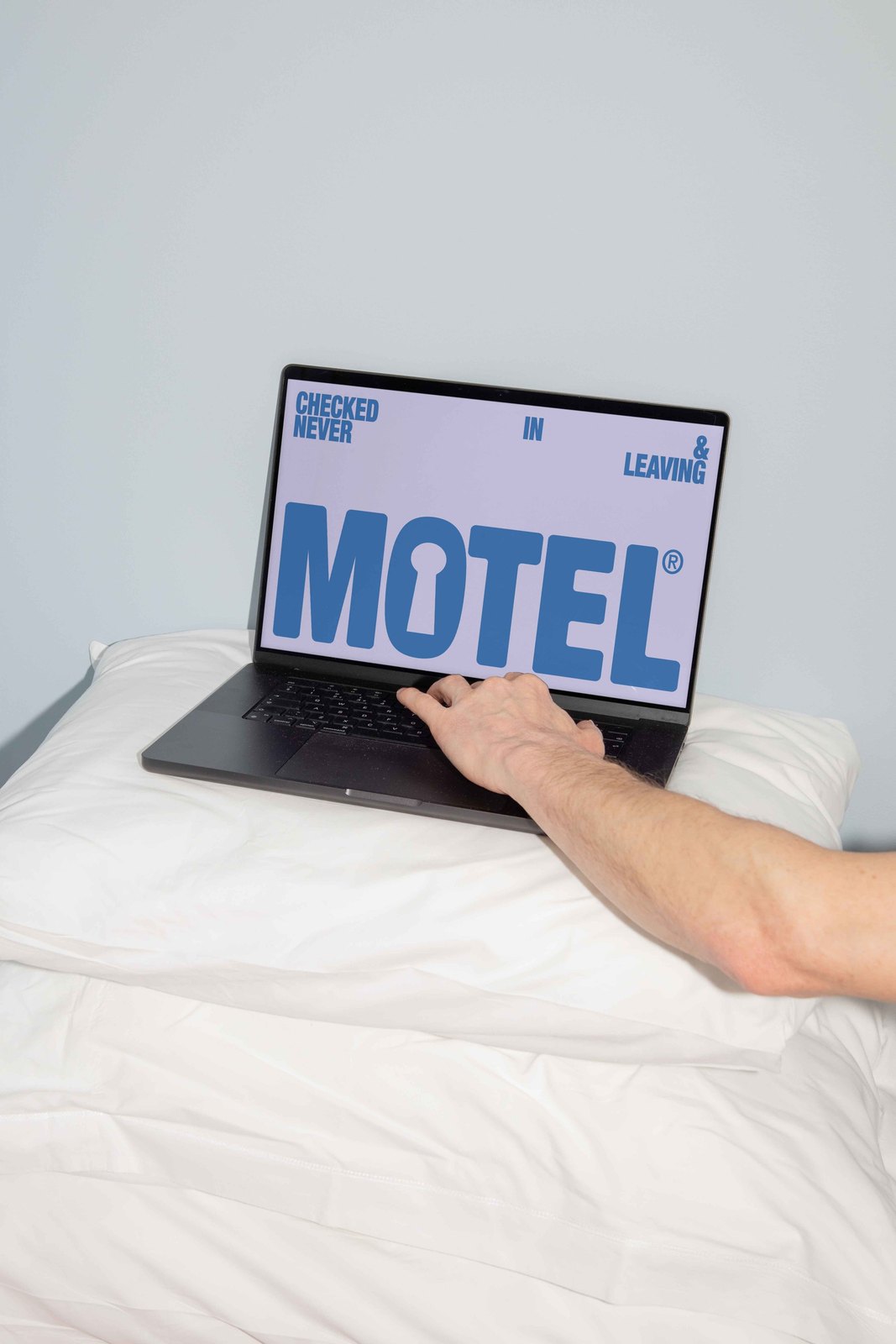 MOTEL LAPTOP 06