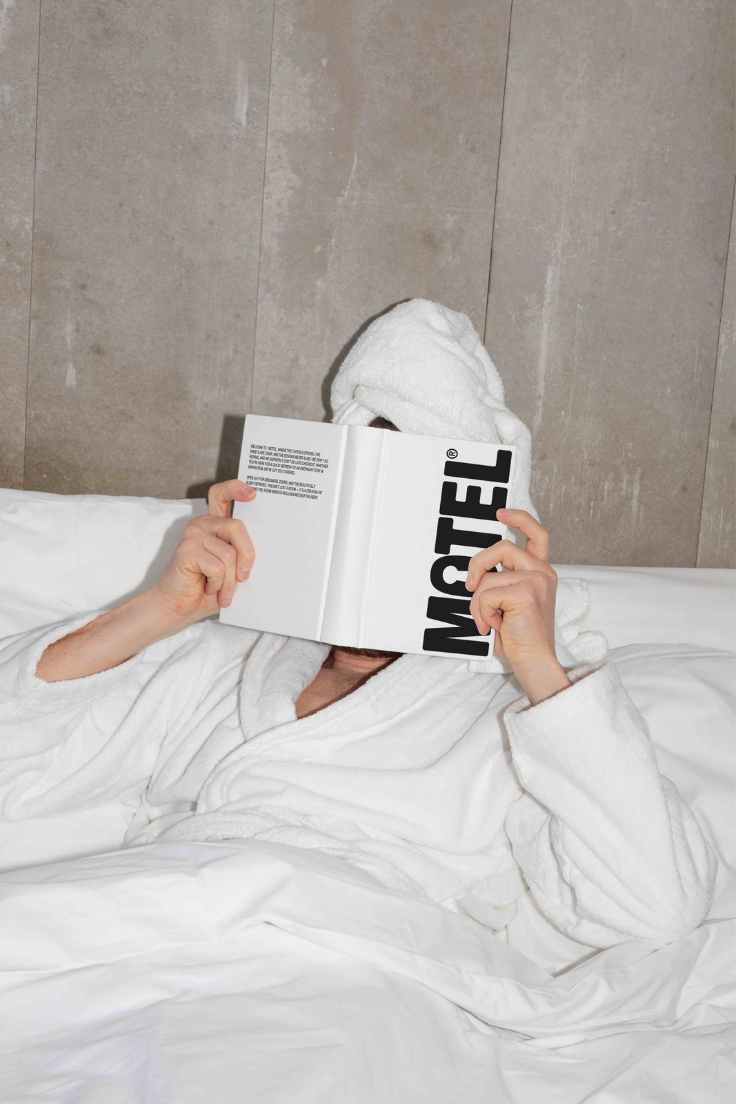 MOTEL BOOK 09