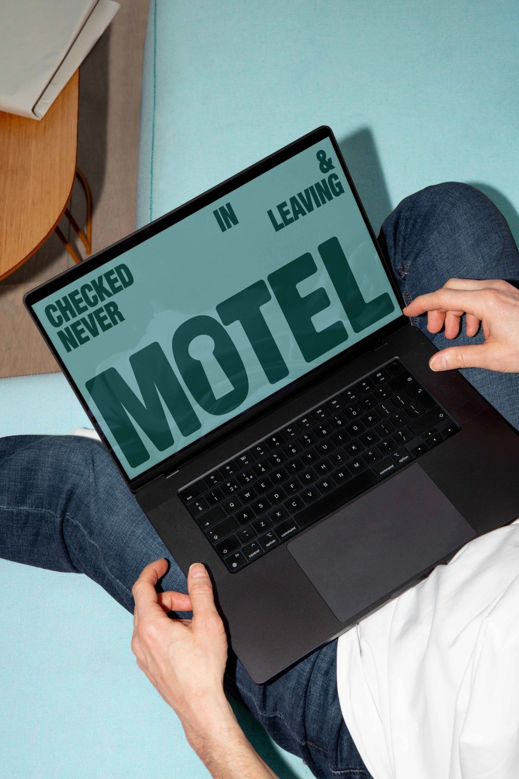 MOTEL LAPTOP 01 preview 6
