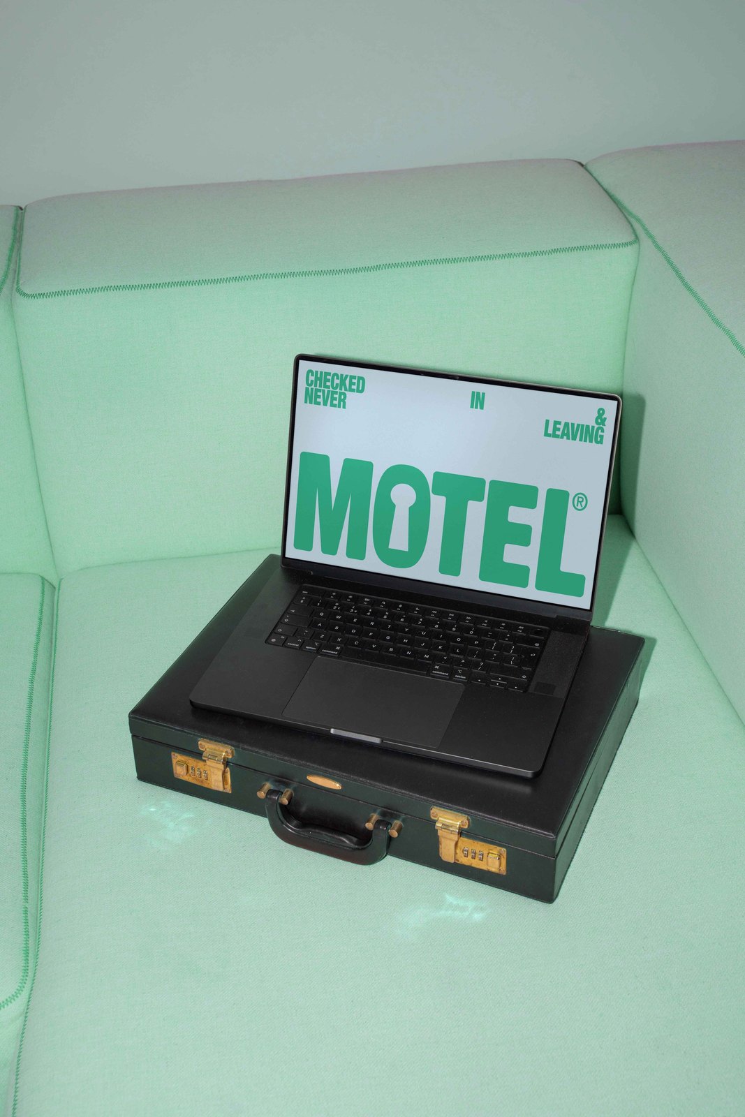 MOTEL LAPTOP 05 preview 4