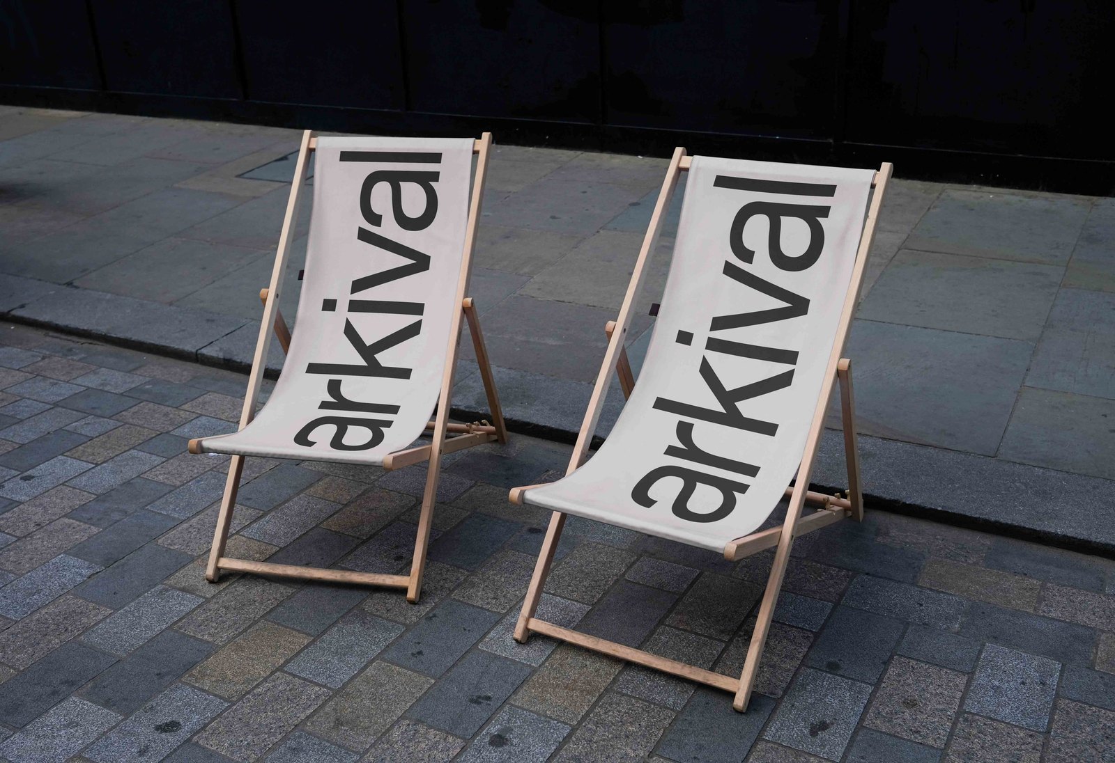 B2 DECKCHAIRS 01