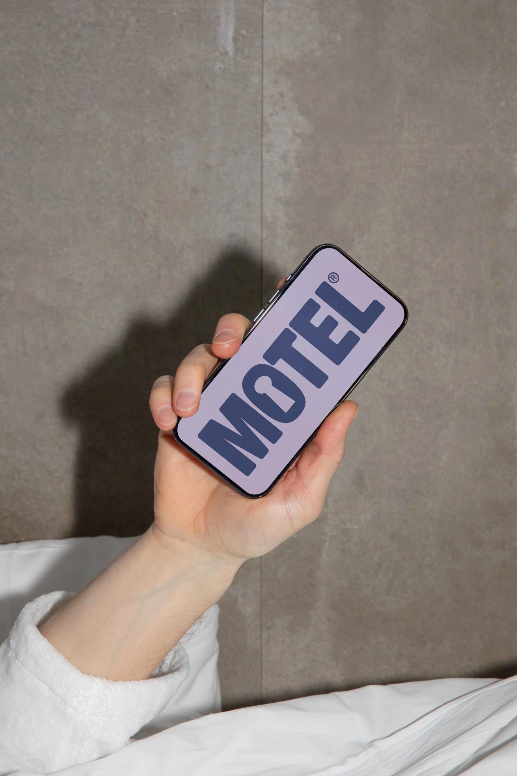 MOTEL SMARTPHONE 03