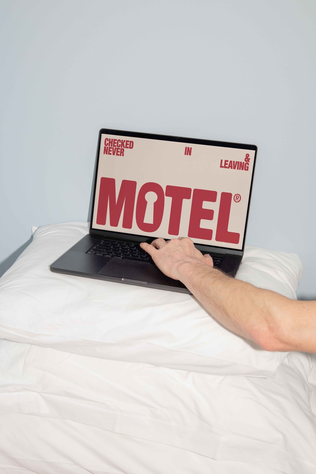 MOTEL LAPTOP 06 preview 3