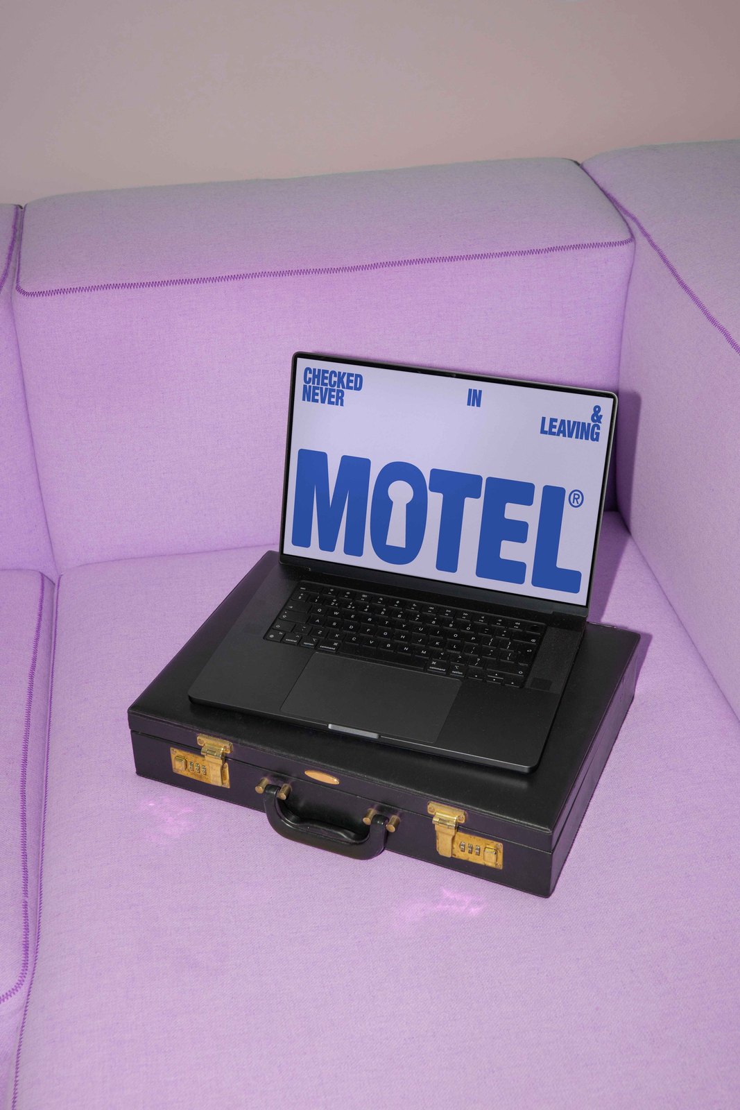 MOTEL LAPTOP 05 preview 3