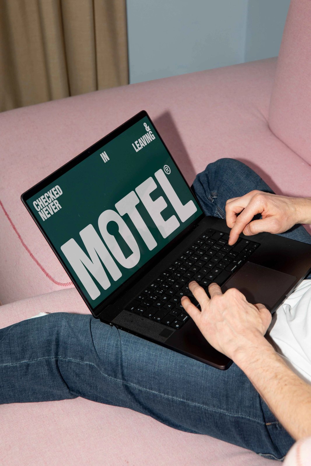 MOTEL LAPTOP 04 preview 4