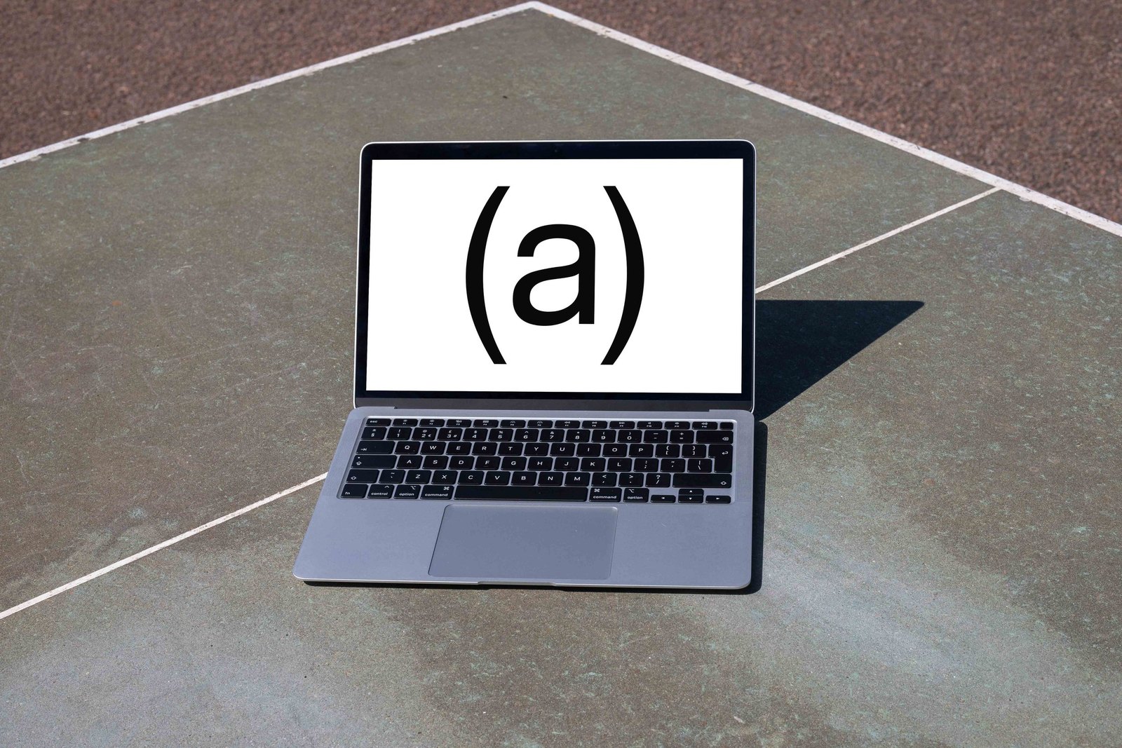 B2 MACBOOK 01