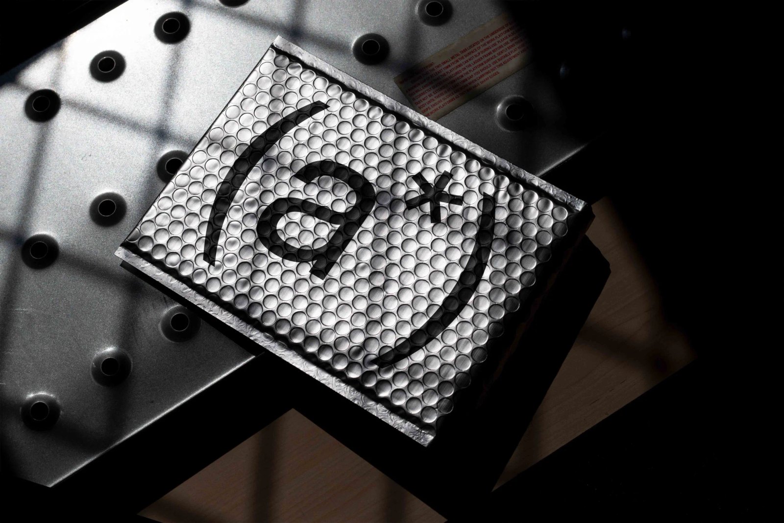 B1 CHROME PARCEL PACKAGING 01
