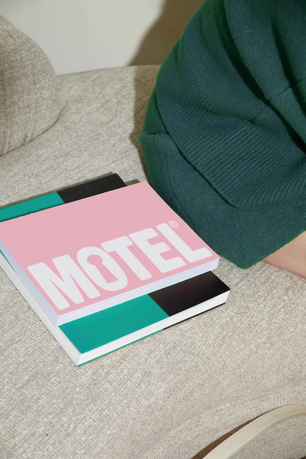 MOTEL BOOK 07