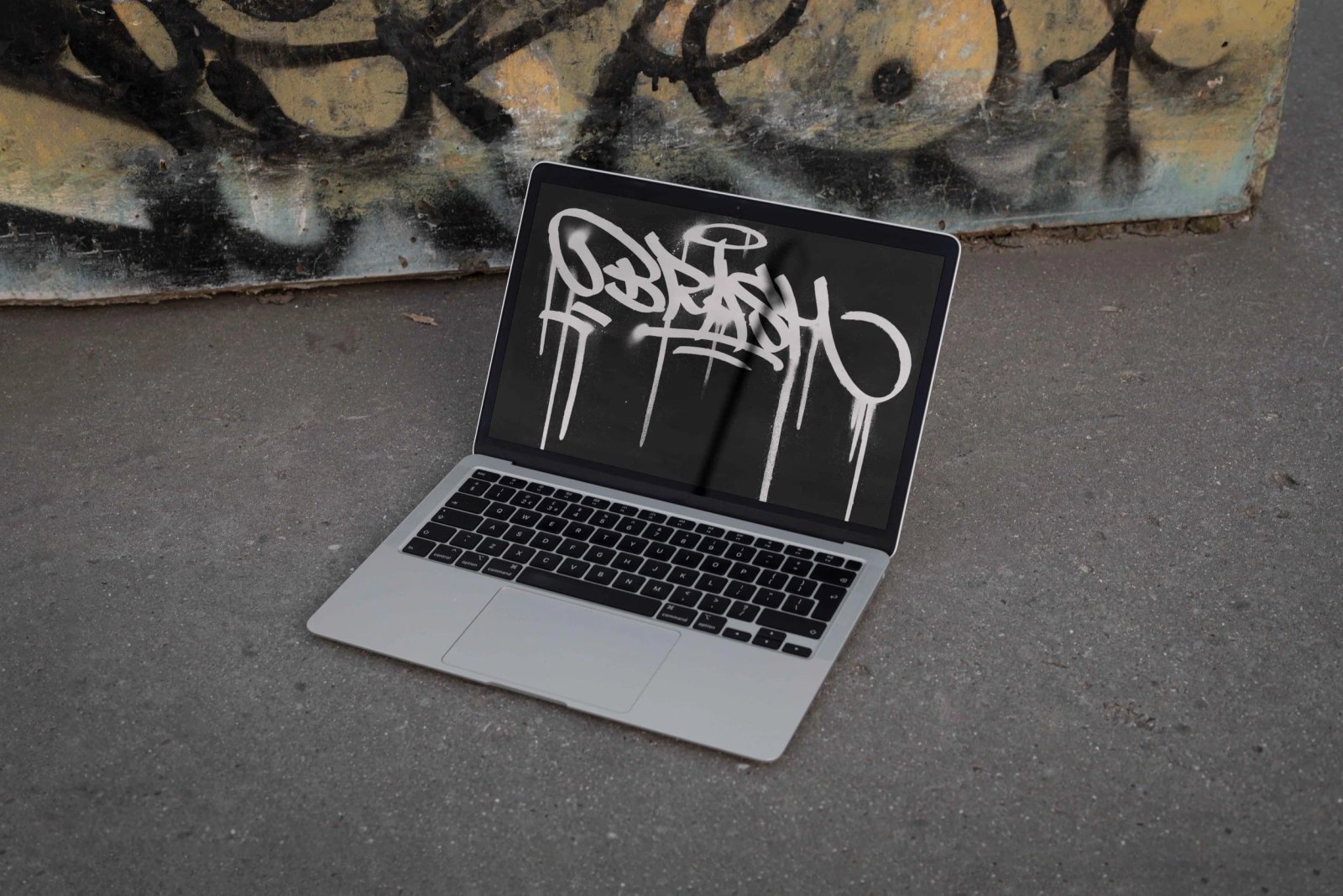 BRASH MACBOOK 01