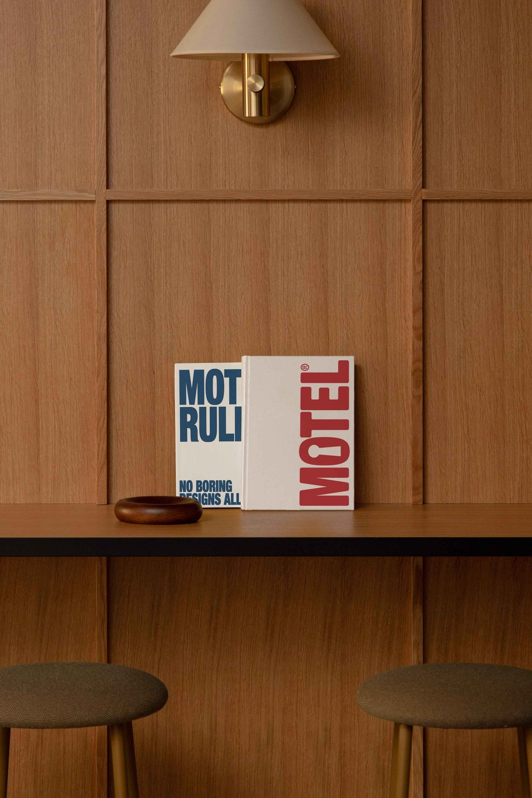 MOTEL BOOK 08