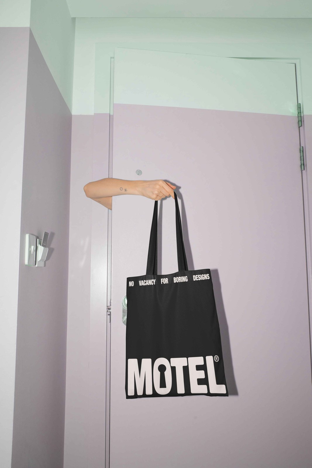 MOTEL TOTEBAG 03 preview 3