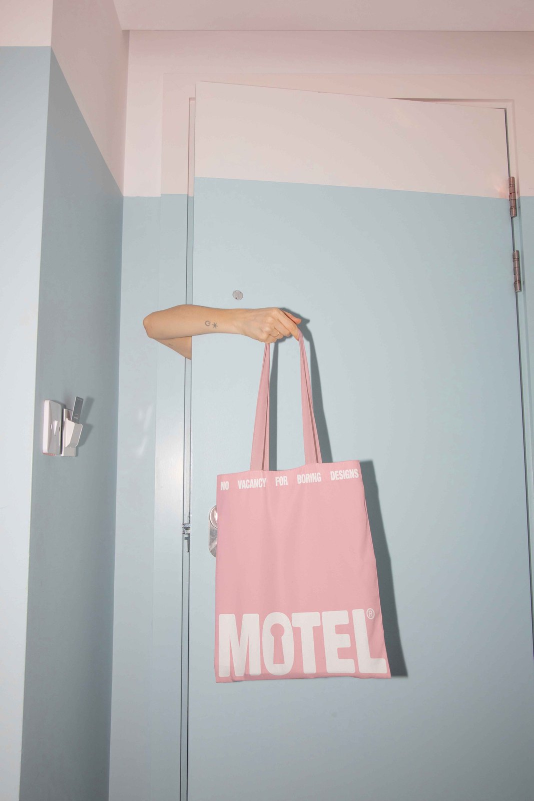 MOTEL TOTEBAG 03 preview 4