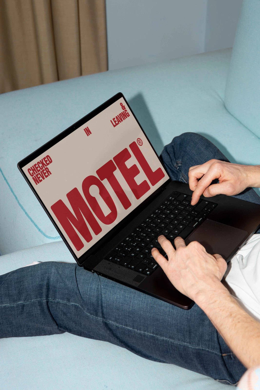 MOTEL LAPTOP 04