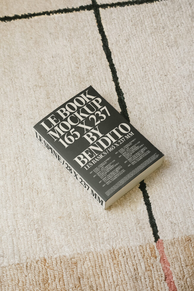 Le Book LB25W08 Mockup preview 4