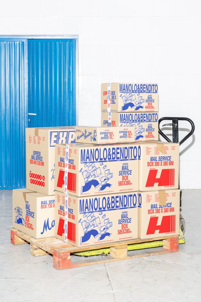 Box M&B18 Mockup preview 4