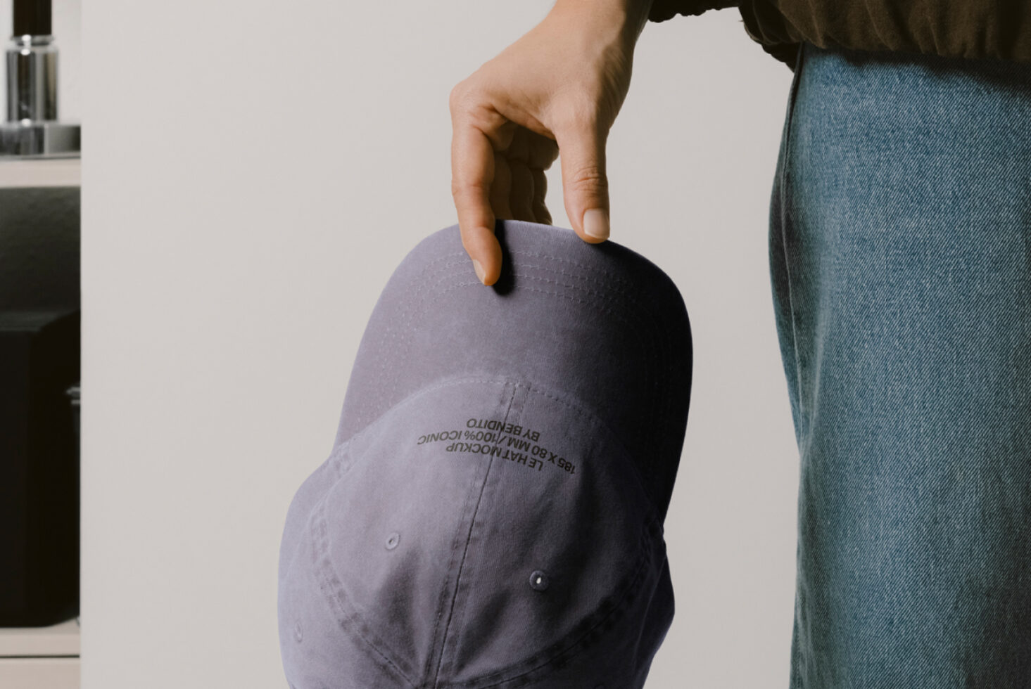 Le Hat LB26W02 Mockup preview 2