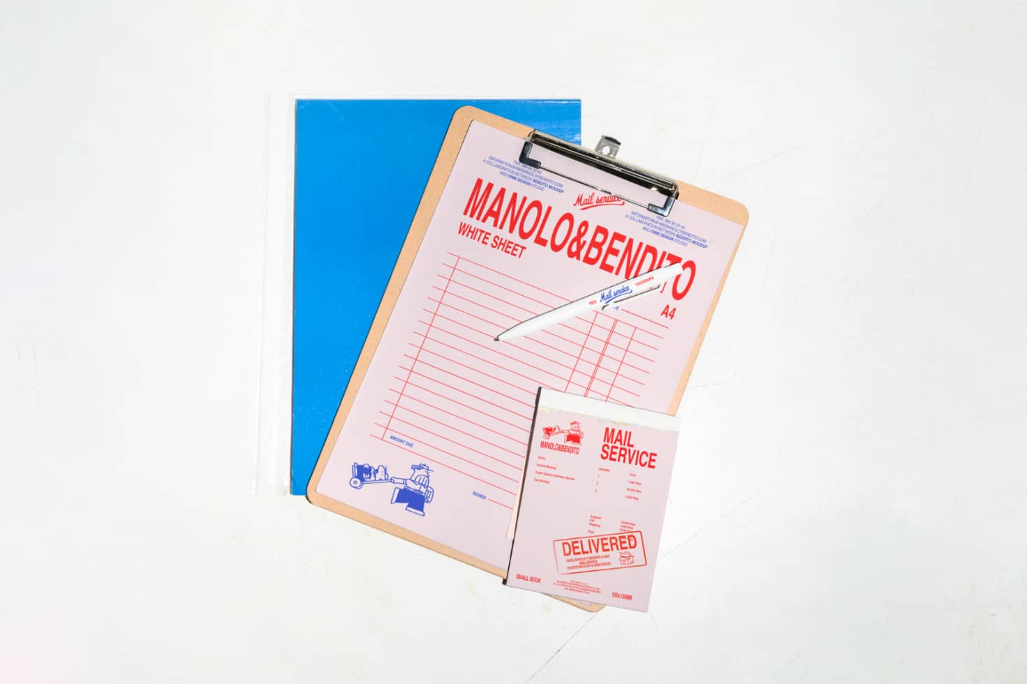 Folder M&B Mockup preview 4