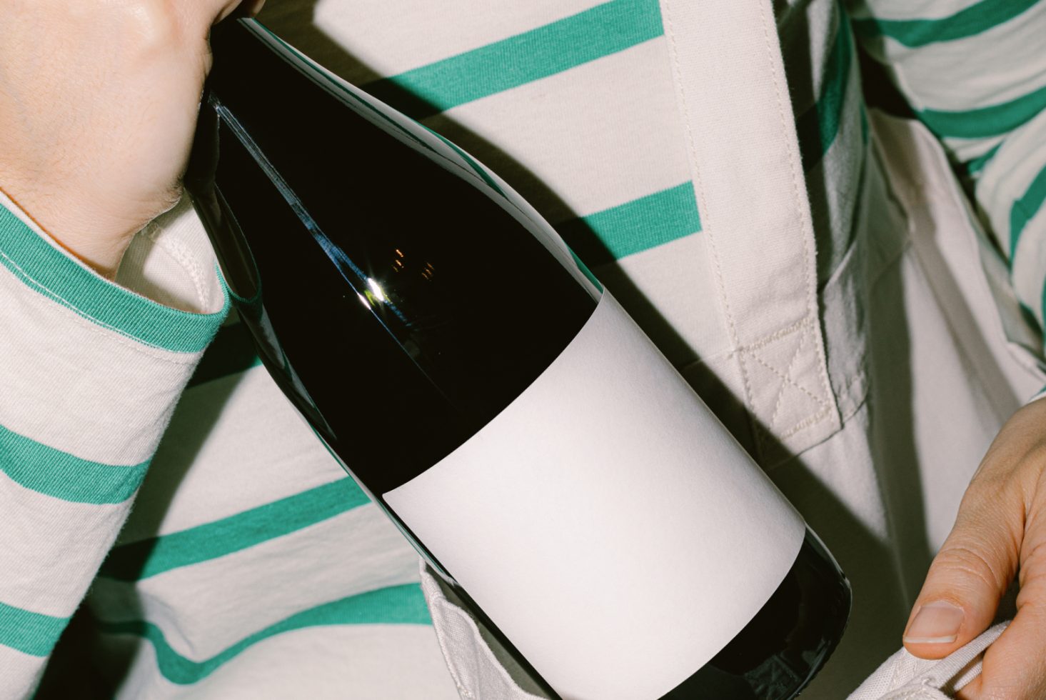 Wine Bottle WWW01 Mockup preview 2