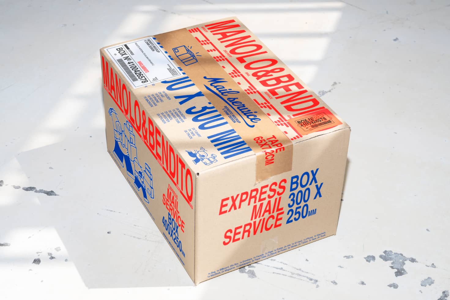 Box M&B25 Mockup preview 3