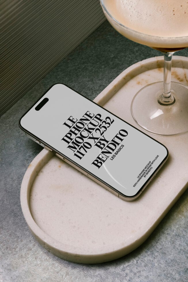 Le iPhone LB26W0301 Mockup