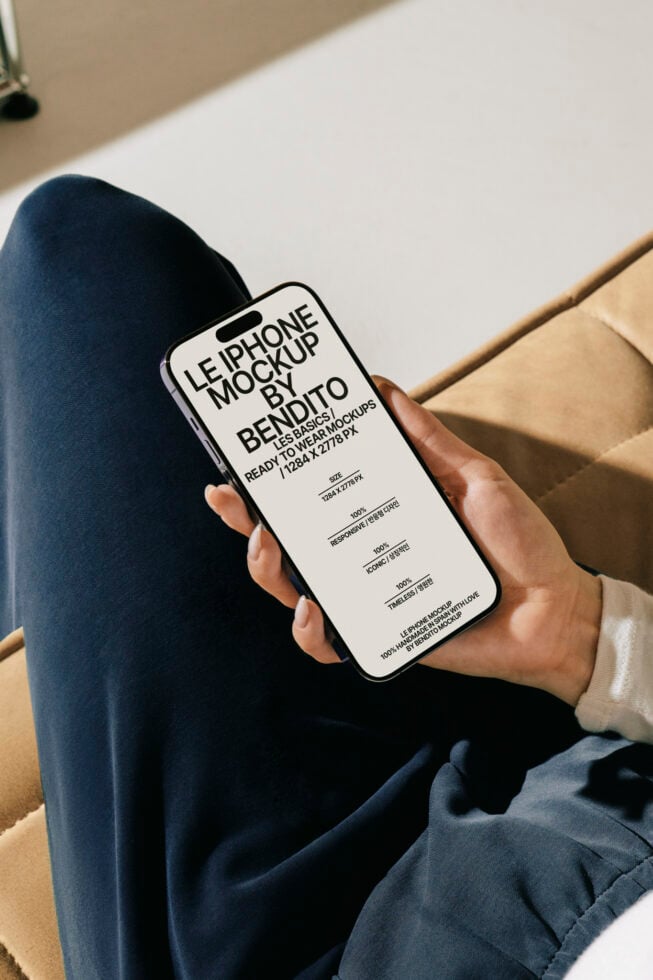Le iPhone LB25W0502 Mockup