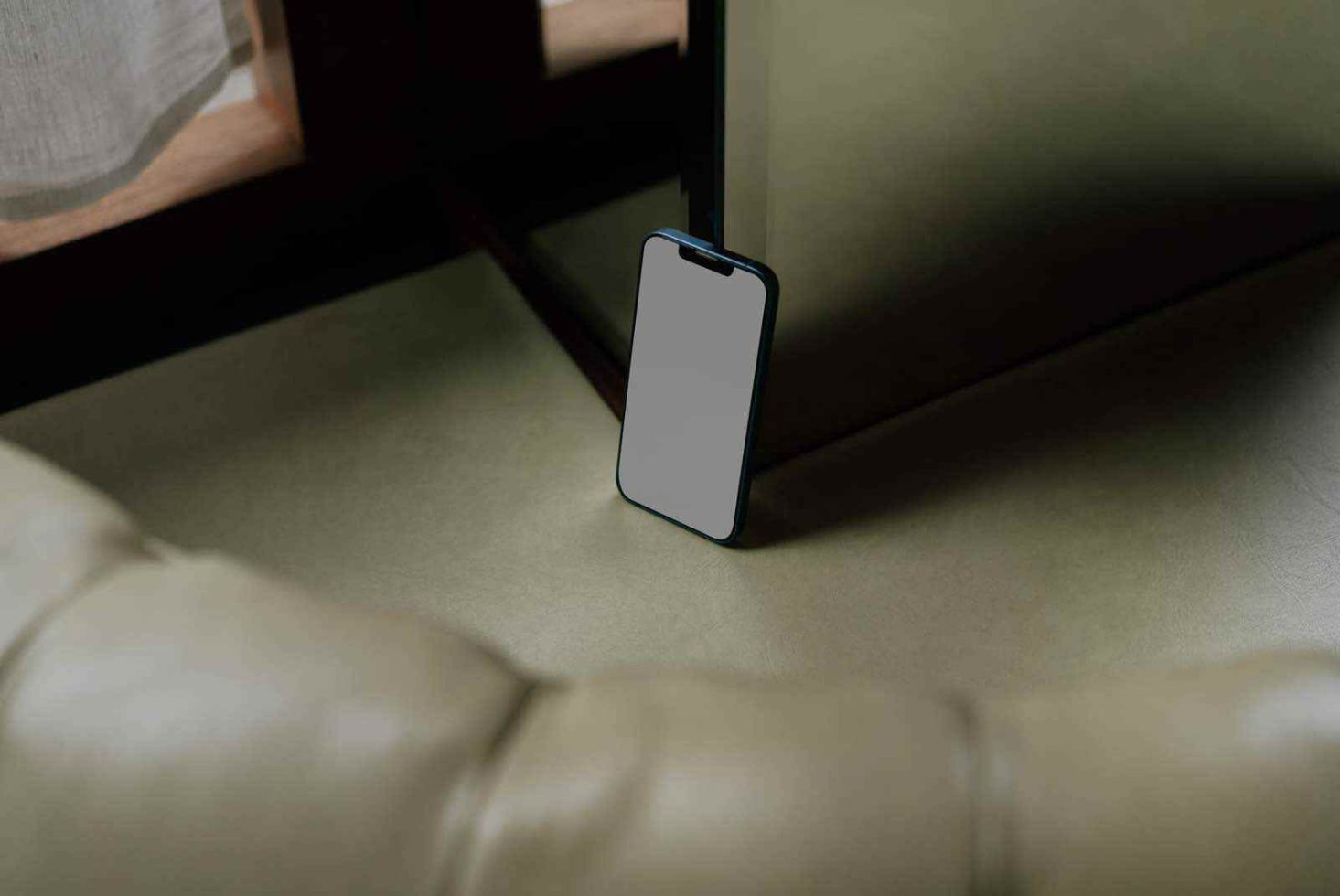 iPhone MS02 Mockup preview 2
