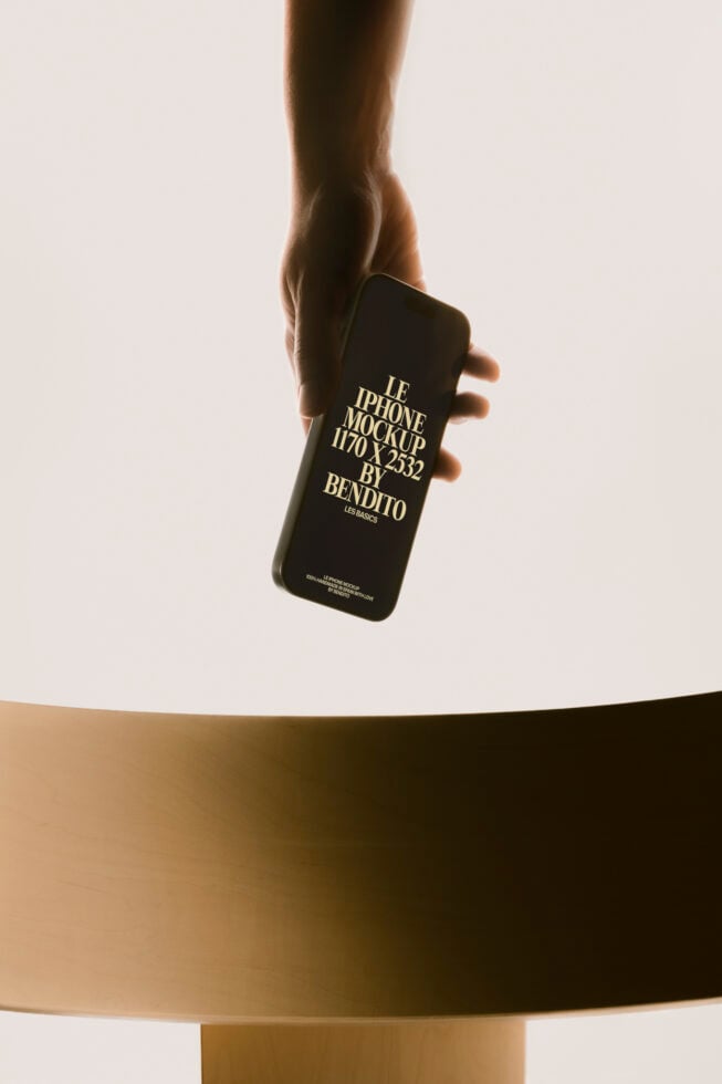 Le iPhone LB26W3804 Mockup