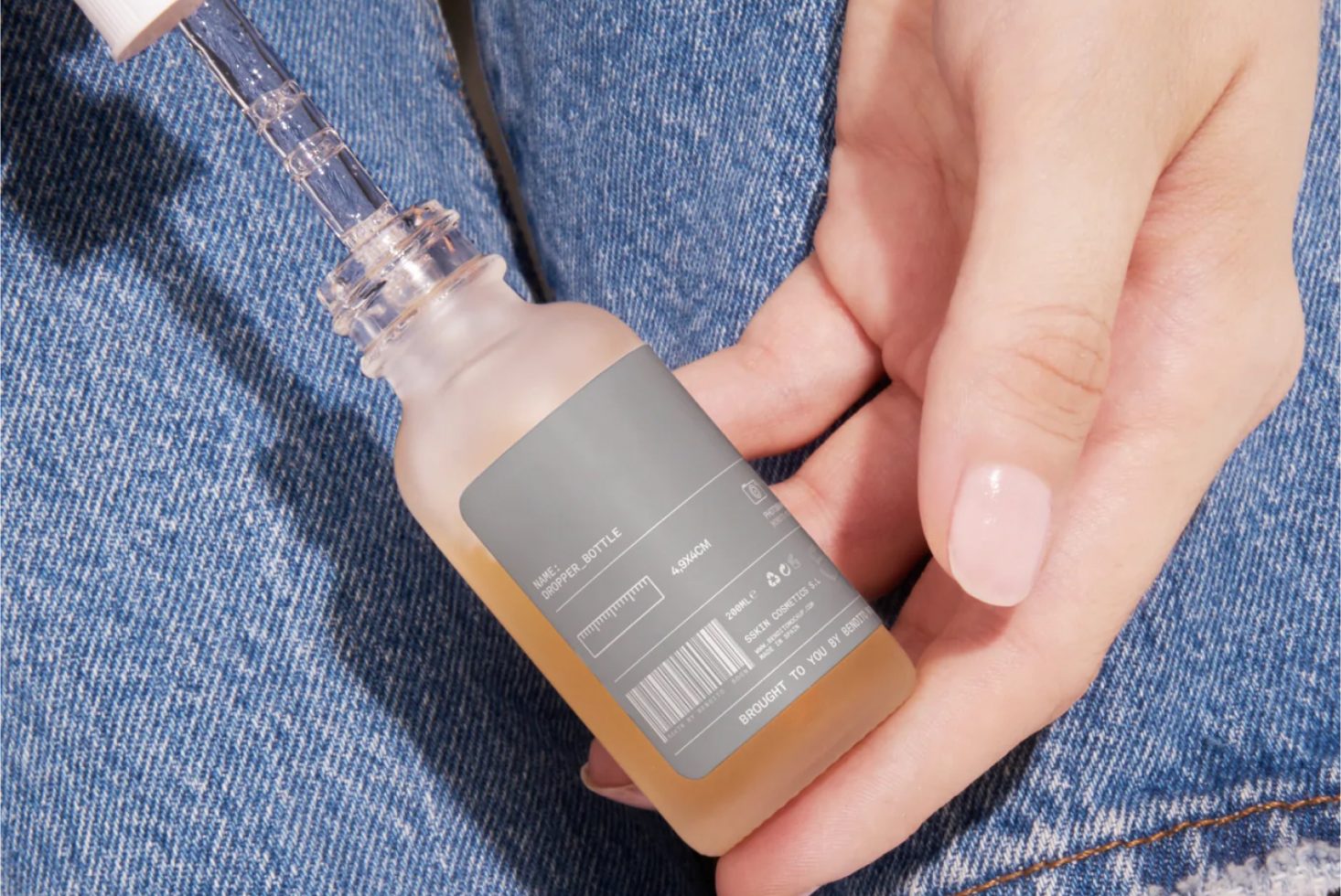 Dropper Bottle SS03 Mockup preview 2