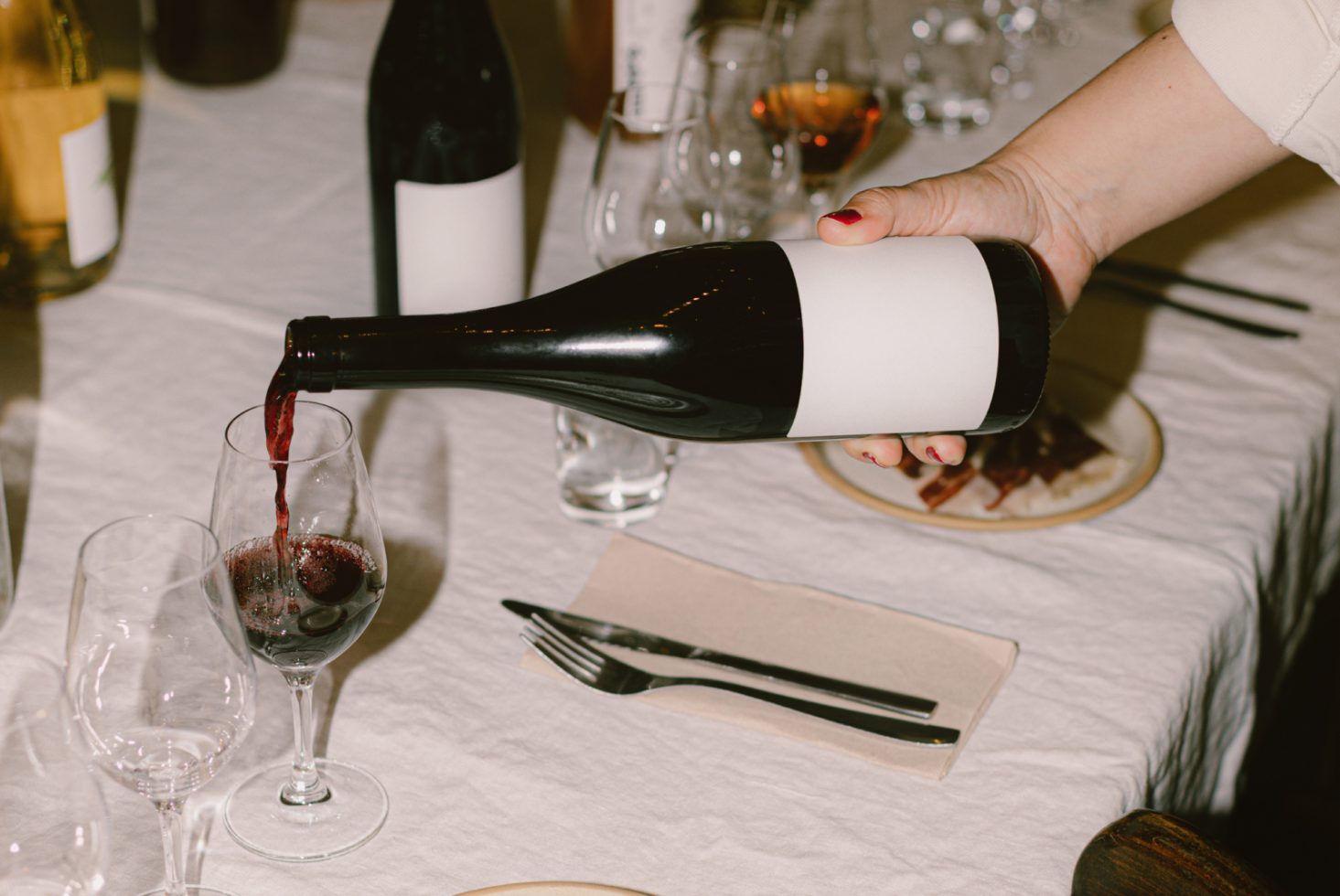 Wine Bottle WWW04 Mockup preview 2