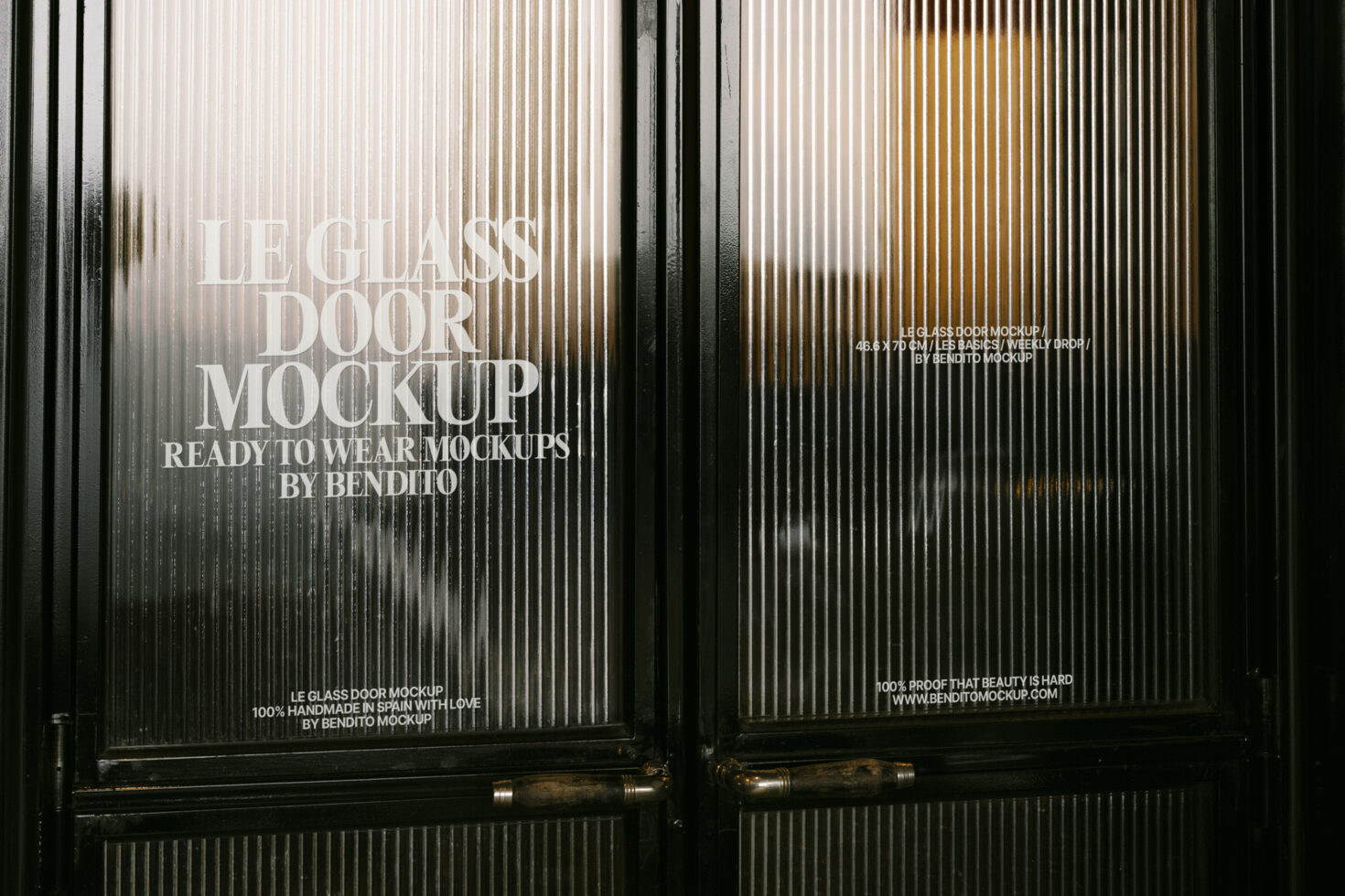 Le Glass Door LB25W06 Mockup preview 3