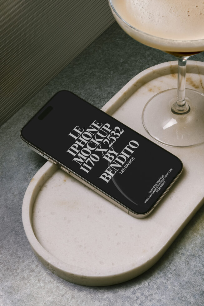 Le iPhone LB26W0301 Mockup preview 4