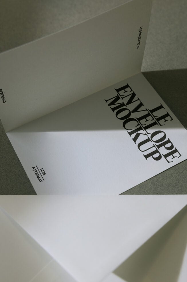 Le Envelope LB26W19 Mockup