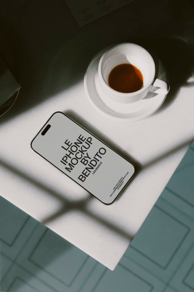 Le iPhone LB26W0402 Mockup