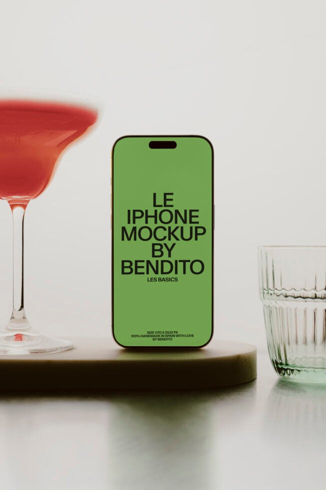 Le iPhone LB26W0401 Mockup preview 4