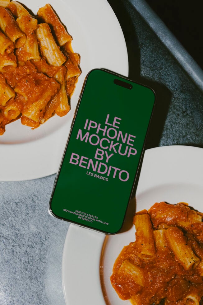 Le iPhone LB26W0403 Mockup preview 4