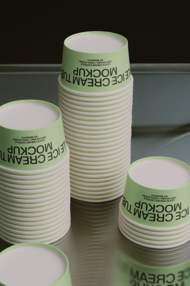 Le Ice Cream Tub LB26W2402 Mockup