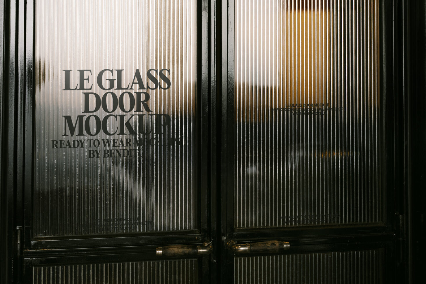 Le Glass Door LB25W06 Mockup preview 4