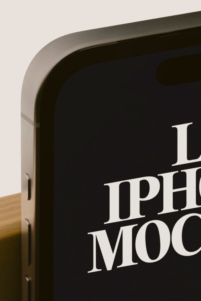 Le iPhone LB26W3801 Mockup