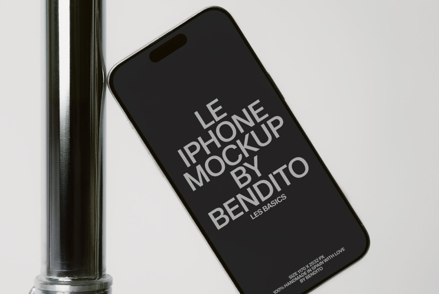 Le iPhone LB26W14 Mockup preview 2