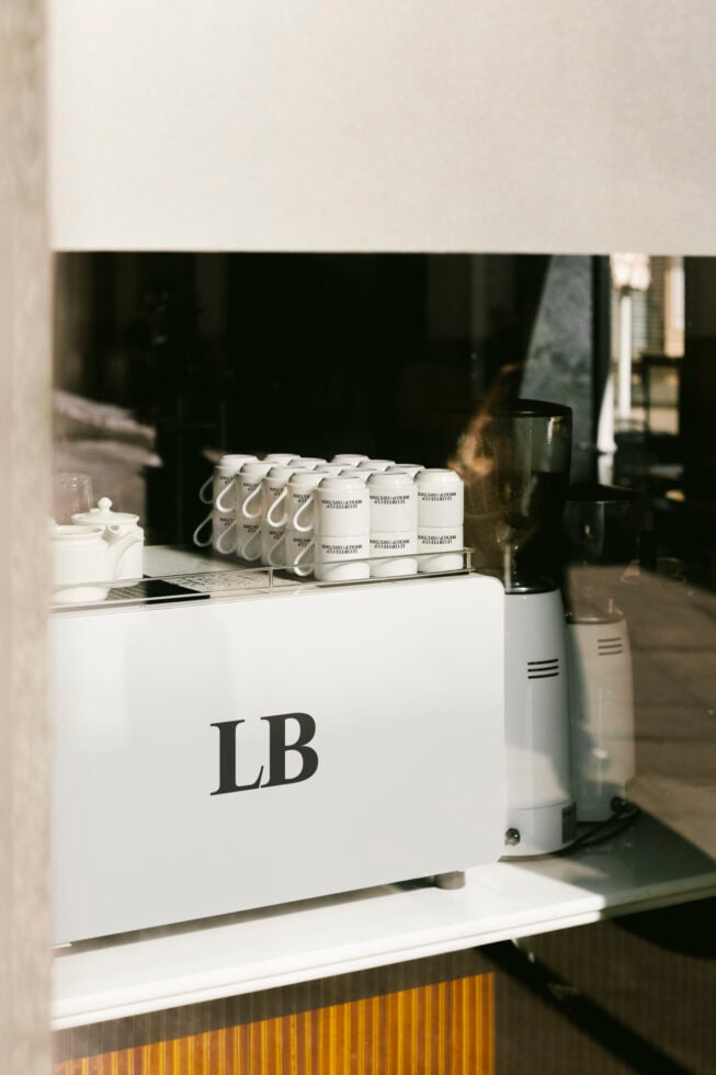 Le Coffee Cup LB25W08 Mockup