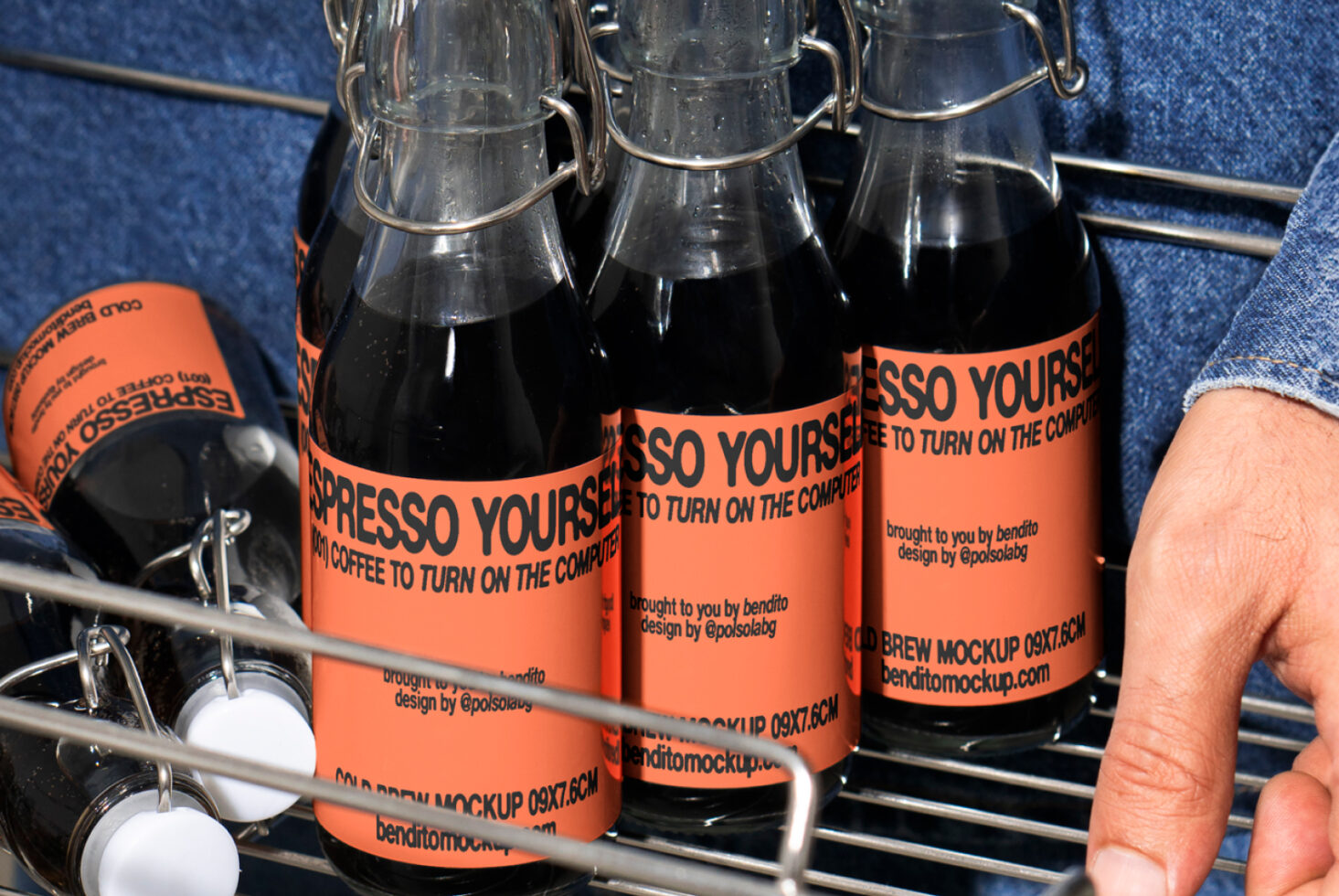 Cold Brew Bottle EY02 Mockup preview 2