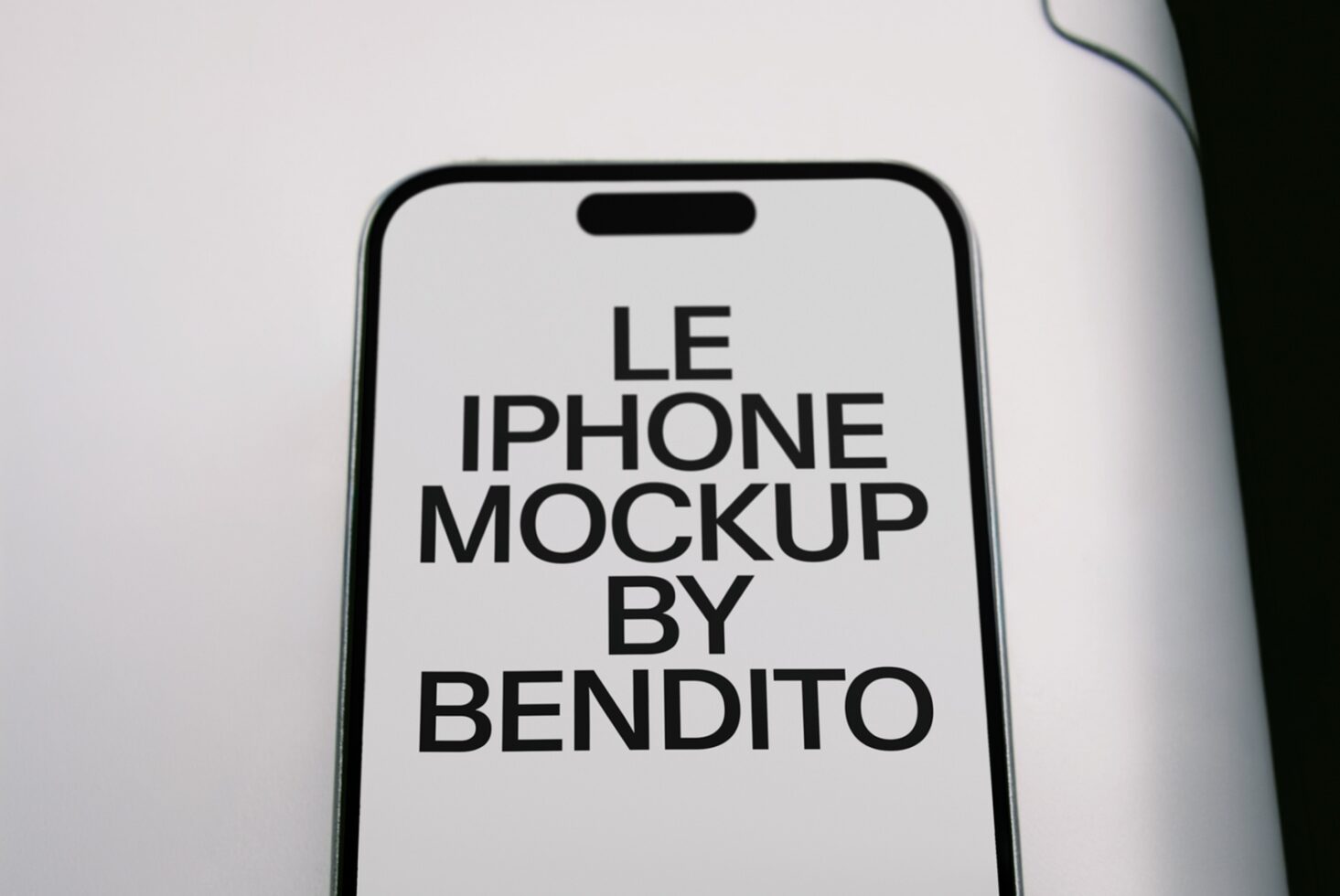 Le iPhone LB26W3002 Mockup preview 2