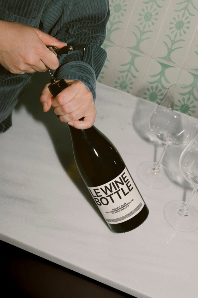 Le Wine Bottle LB25W21 Mockup