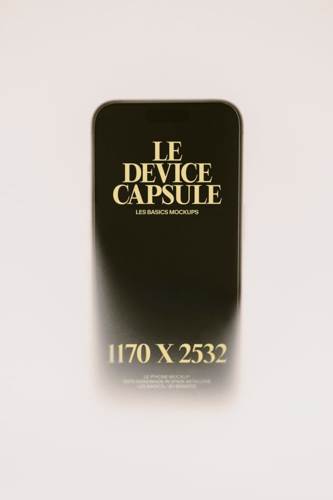 Le iPhone LB26W3803 Mockup preview 4
