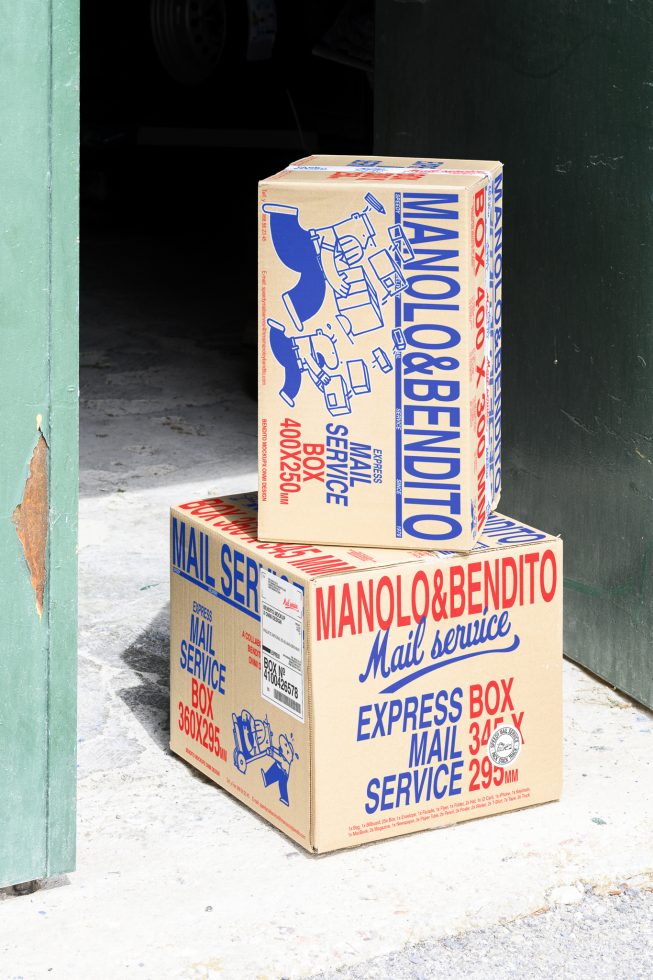 Box M&B02 Mockup preview 4
