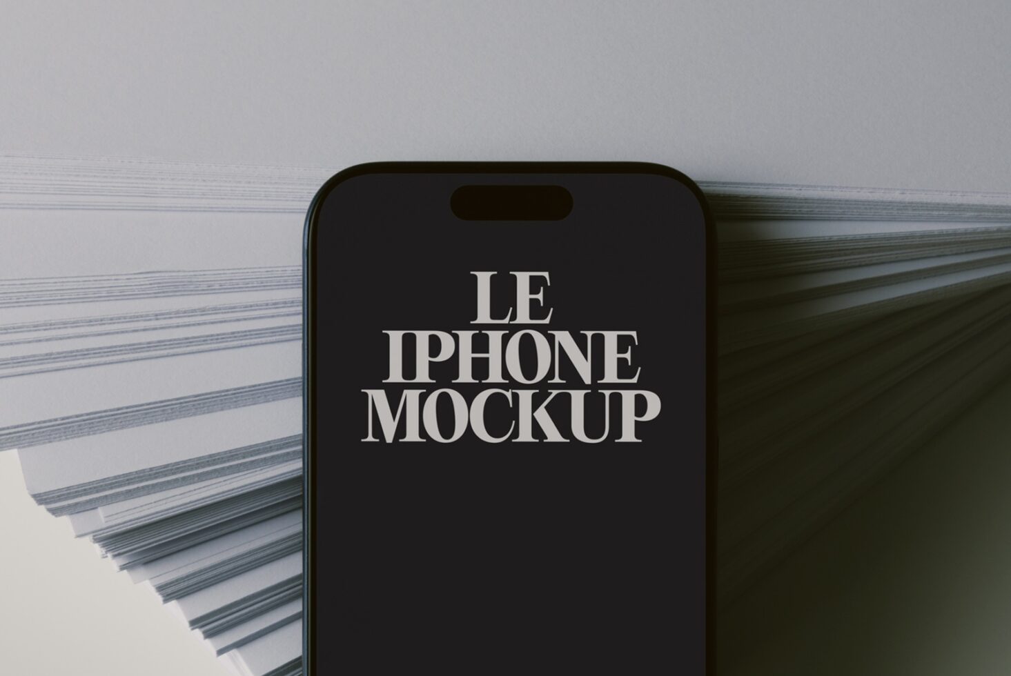 Le iPhone LB26W27 Mockup preview 2