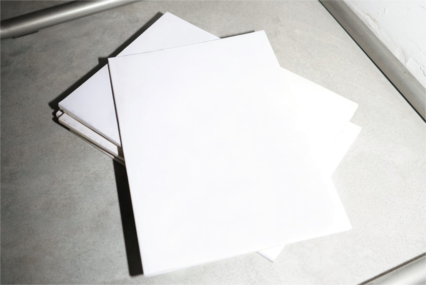 Magazine TO02 Mockup preview 2