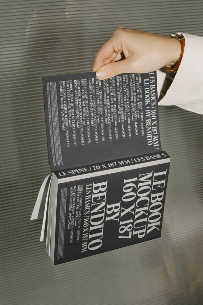 Le Book LB25W1002 Mockup preview 4