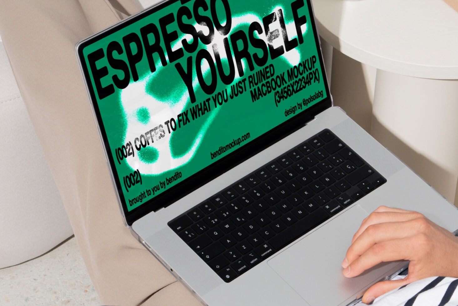 MacBook EY Mockup preview 2