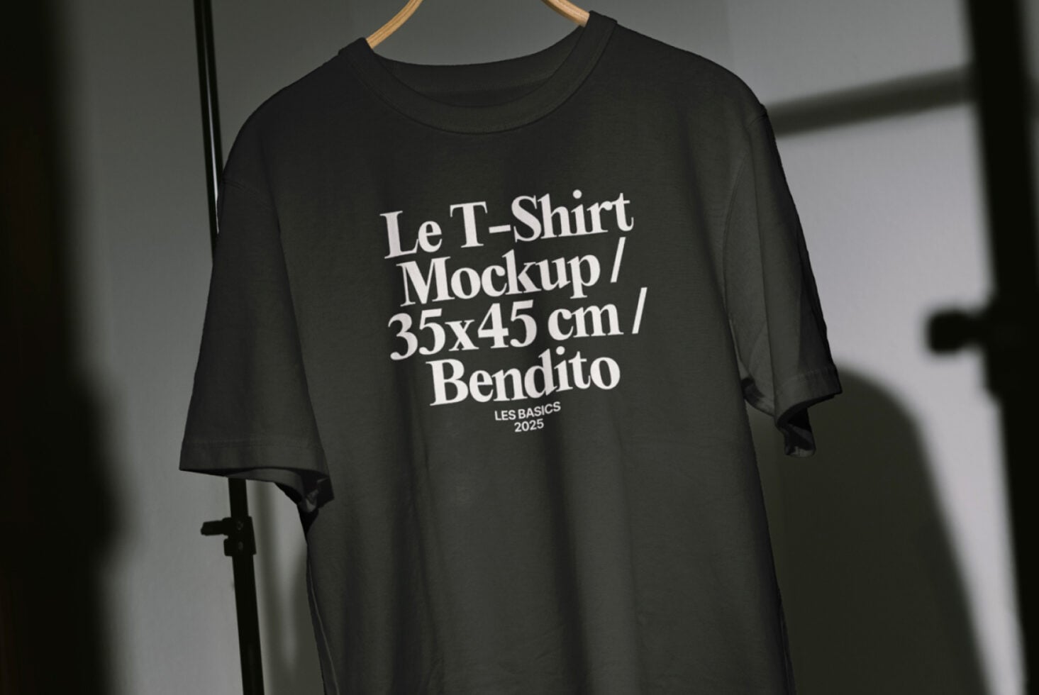 Le T-Shirt LB25W1402 Mockup preview 2